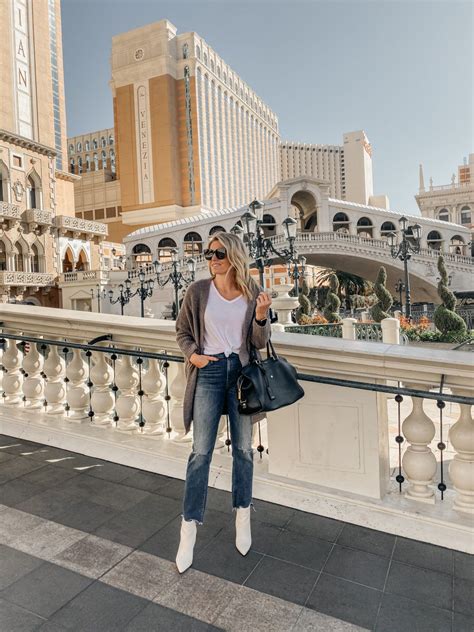 Outfits to wear in las vegas. Things To Know About Outfits to wear in las vegas. 